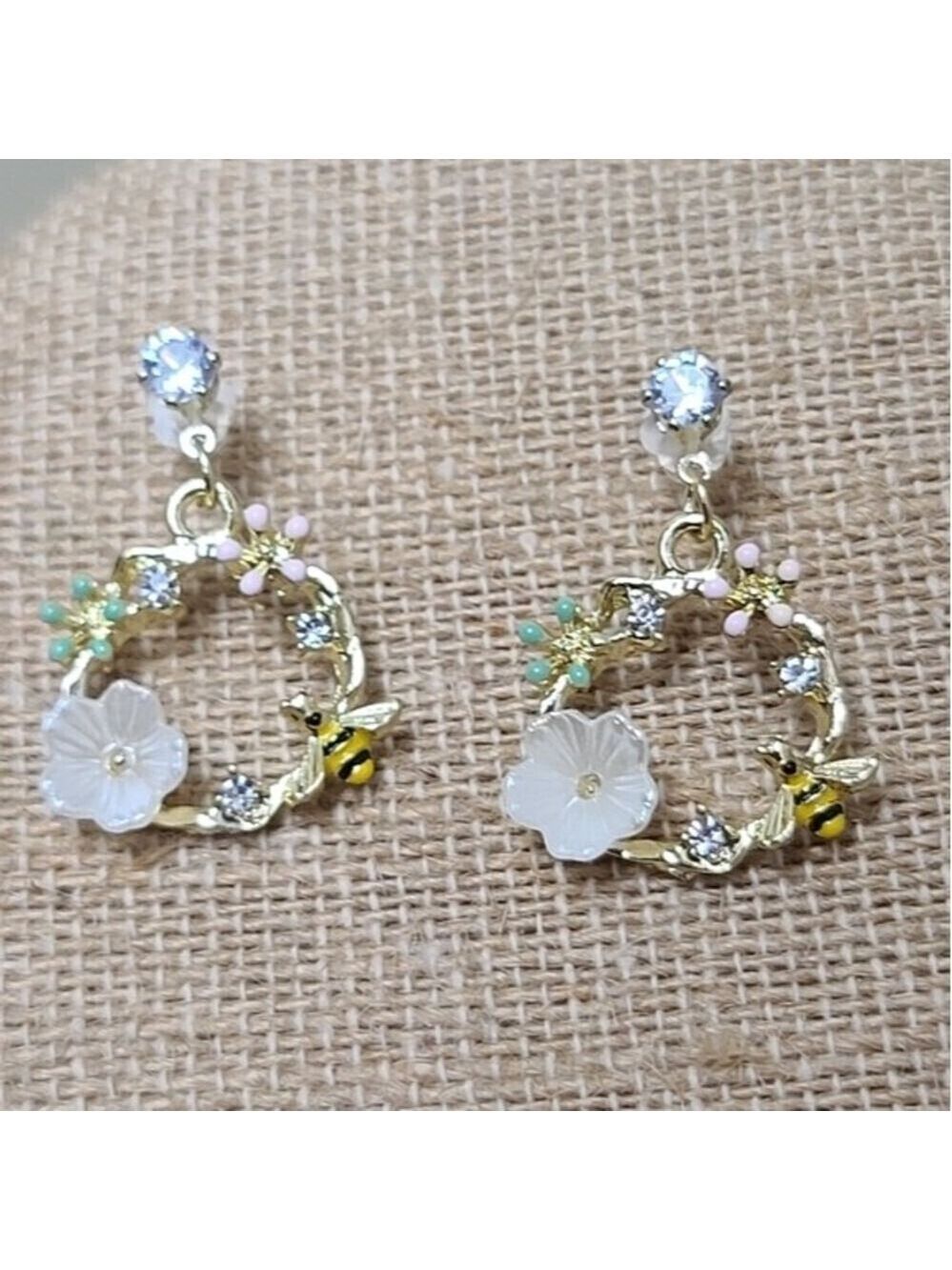 NWT Flower Bee Drop Down Rhinestone Earrings - Picture 4 of 5